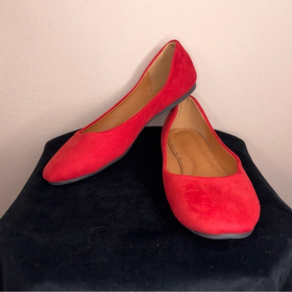 Ollio Size 8.5 Red Faux Suede Flats Classic - Picture 7 of 11